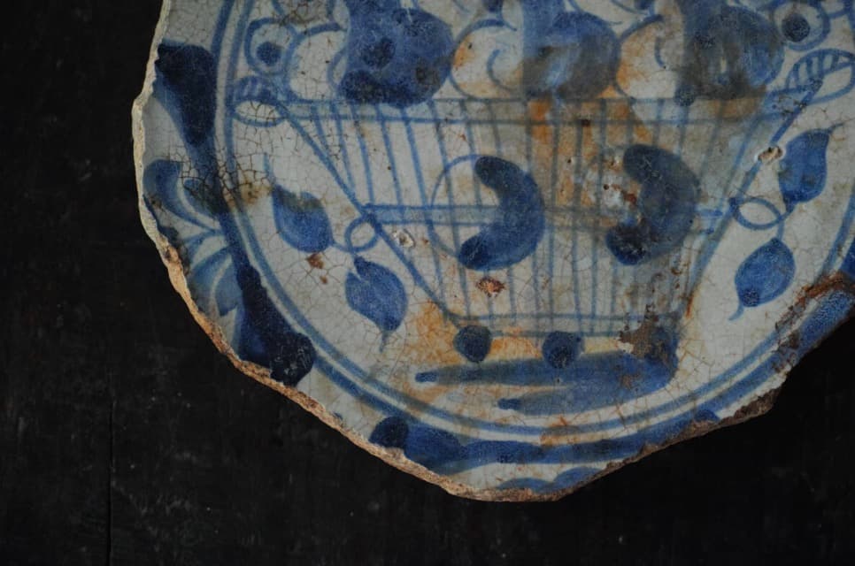 17世紀オランダ ダッチマジョリカ 藍絵ザクロ文皿 デルフト陶片 アンティーク