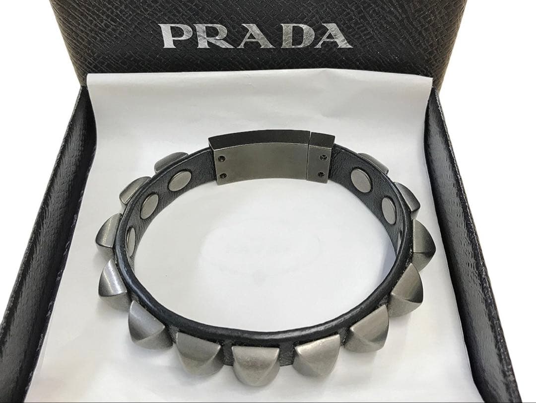 9/24(木)終了 PRADA サフィアーノ・レザー スタッズ ブレスレット S