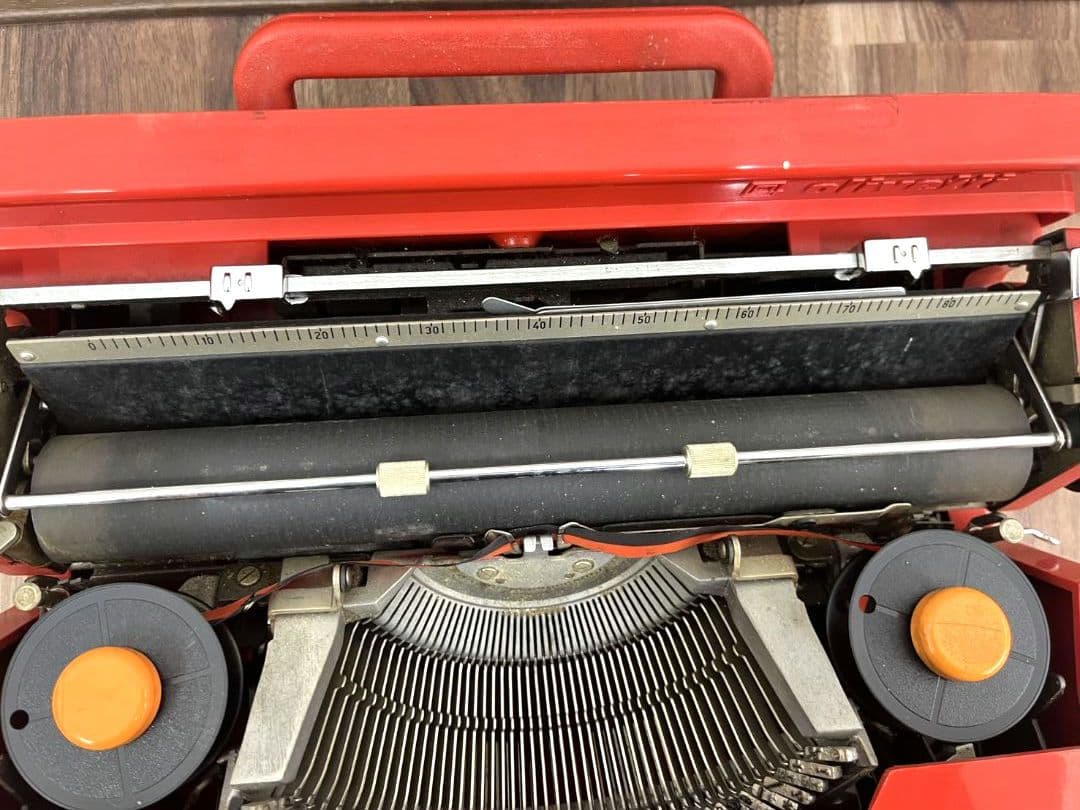 オリベッティ タイプライター 　赤いバケツ　A2
