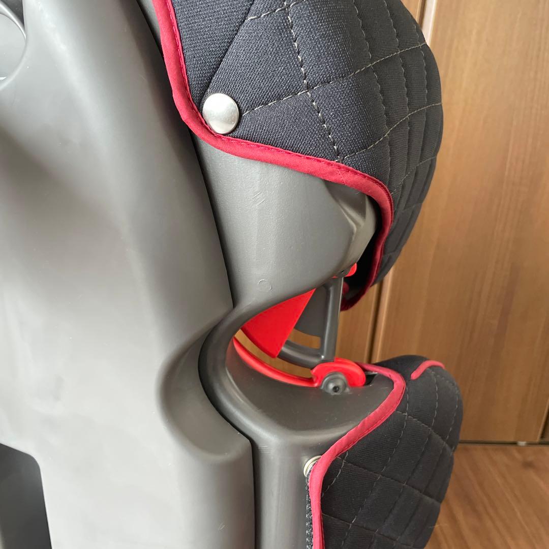 Lexus ジュニアシート 黒と赤