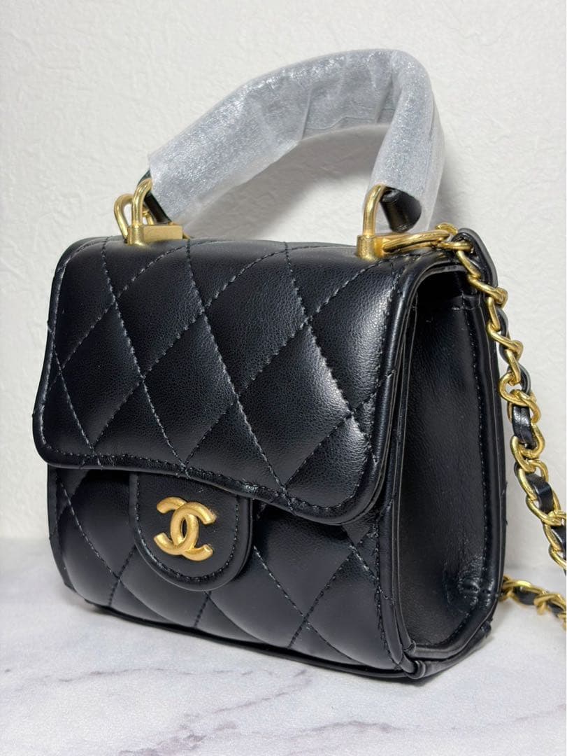 シャネル ブラック ミニバッグ チェーンショルダー　ノベルティ新品　初期汚れあり