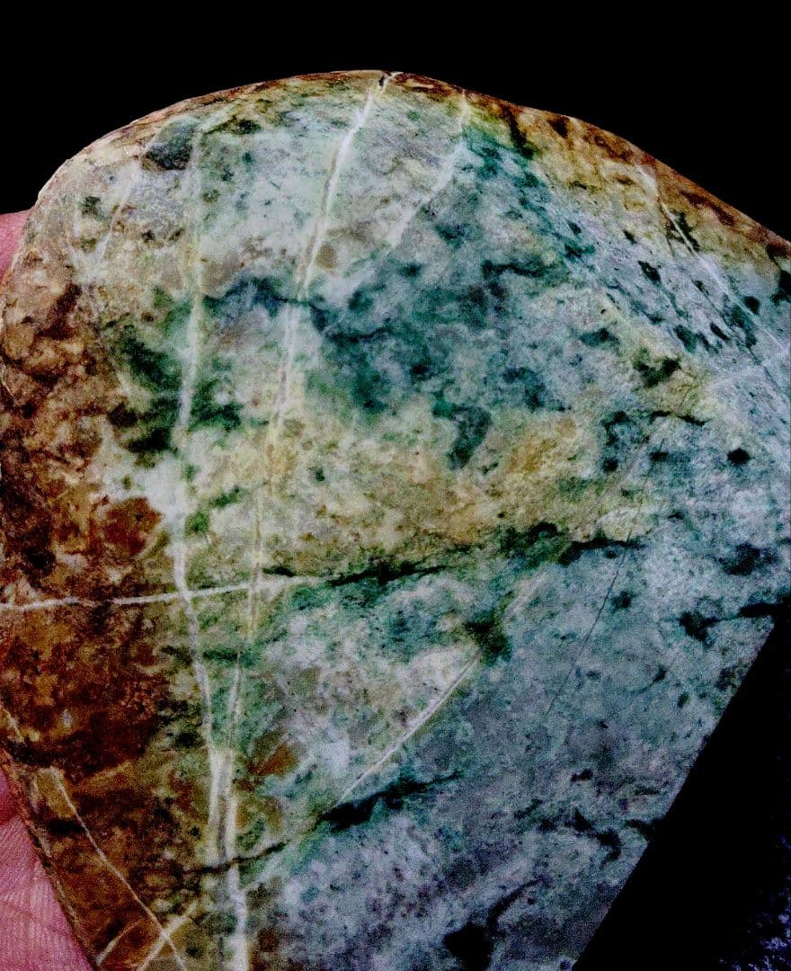 ☆翡翠原石☆糸魚川硬玉【大所川・転石・ノジュール翡翠・切り出し0.8kg】