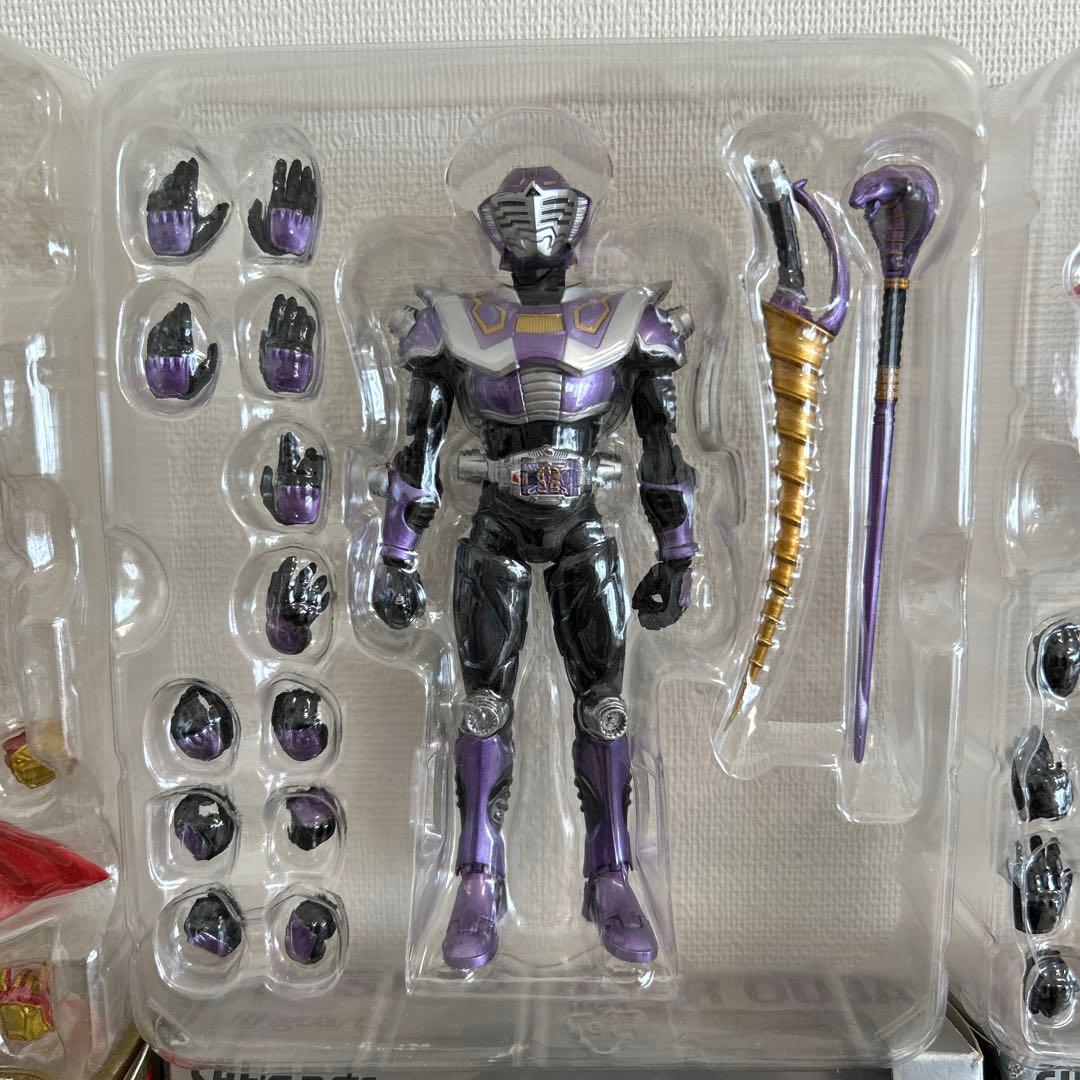 仮面ライダー s.h.figuarts フィギュアーツ 王蛇 カブト ゴースト
