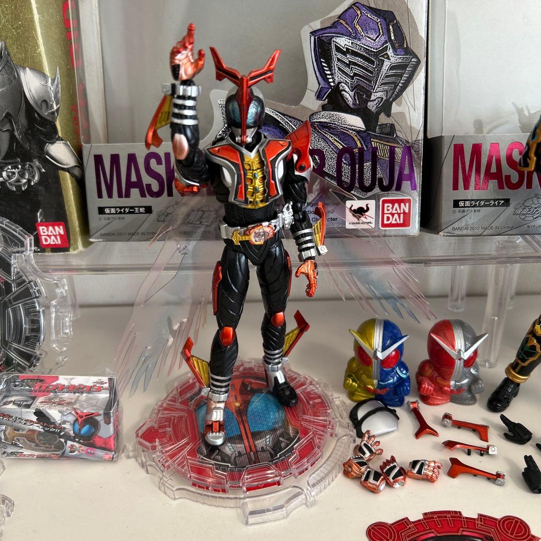 仮面ライダー s.h.figuarts フィギュアーツ 王蛇 カブト ゴースト