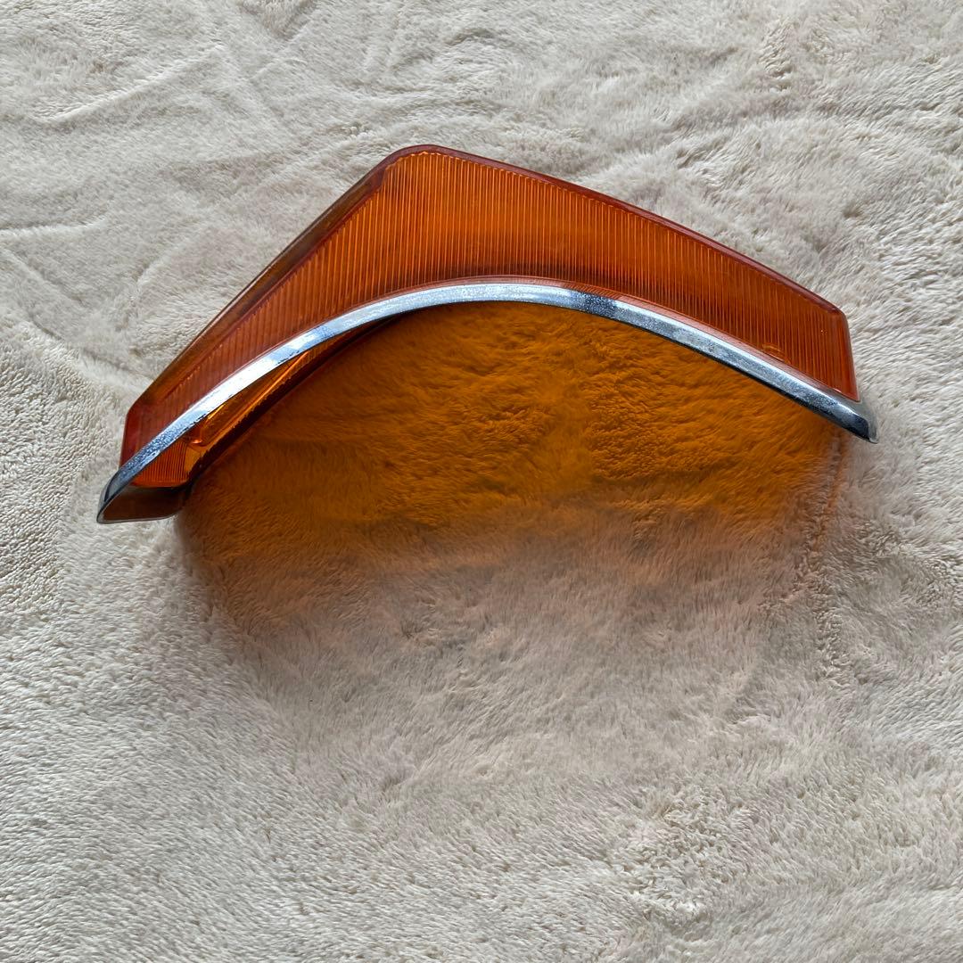 以前所有してました最終1974年カルマンギアのウインカーレンズ右側です