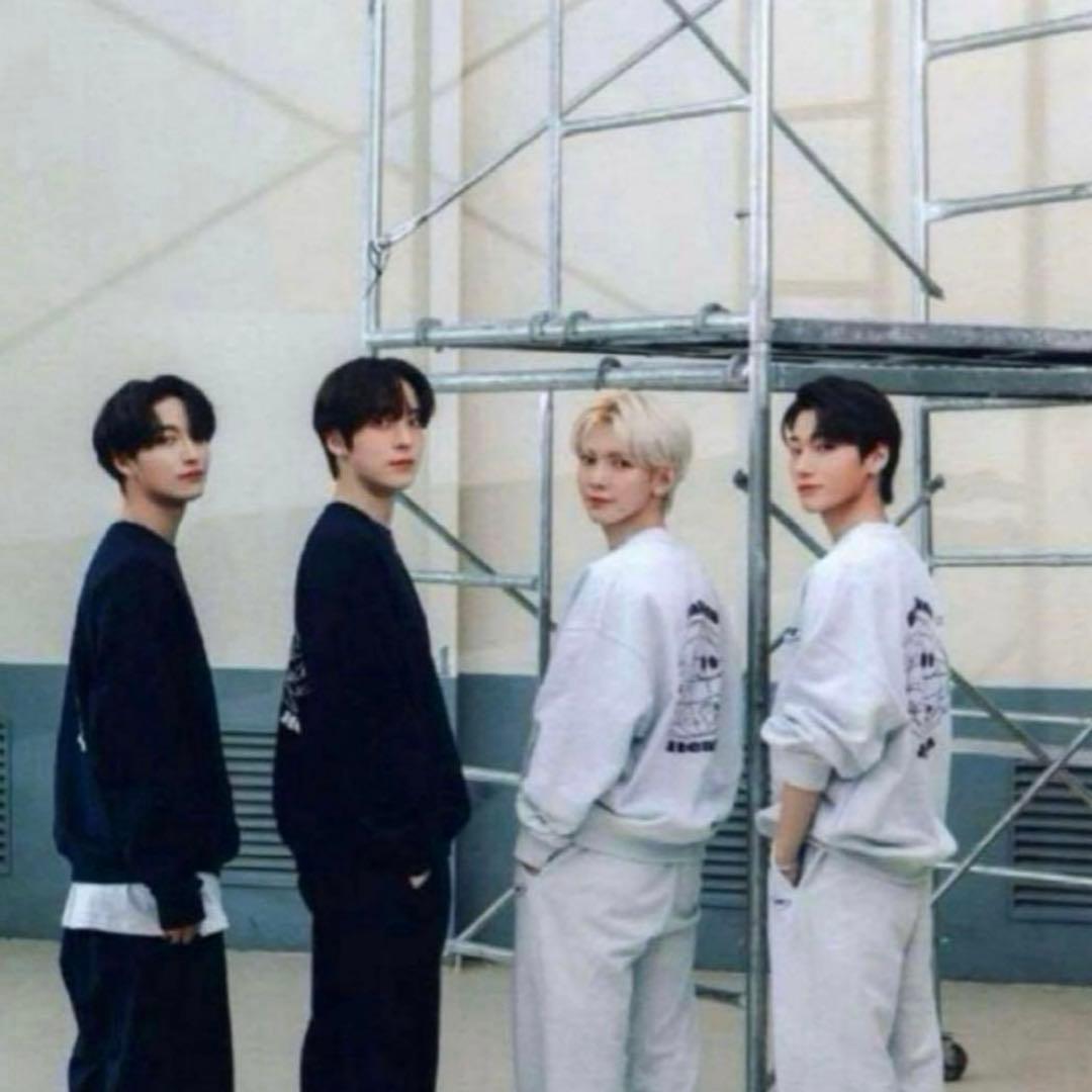 ATEEZ wonderwall スウェット　上下　8M1T 新品未開封　アチズ