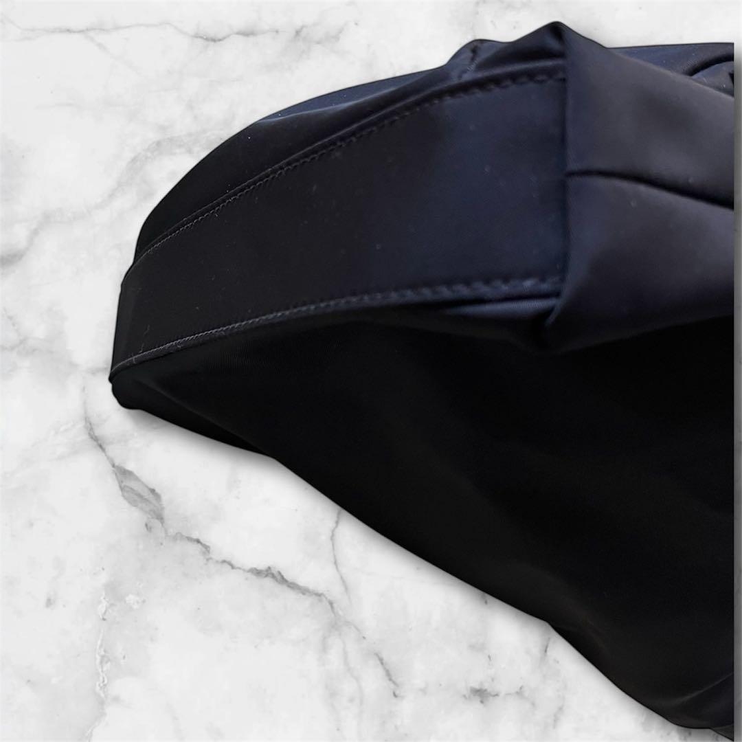 TUMI ブラック ショルダーバッグ 中型