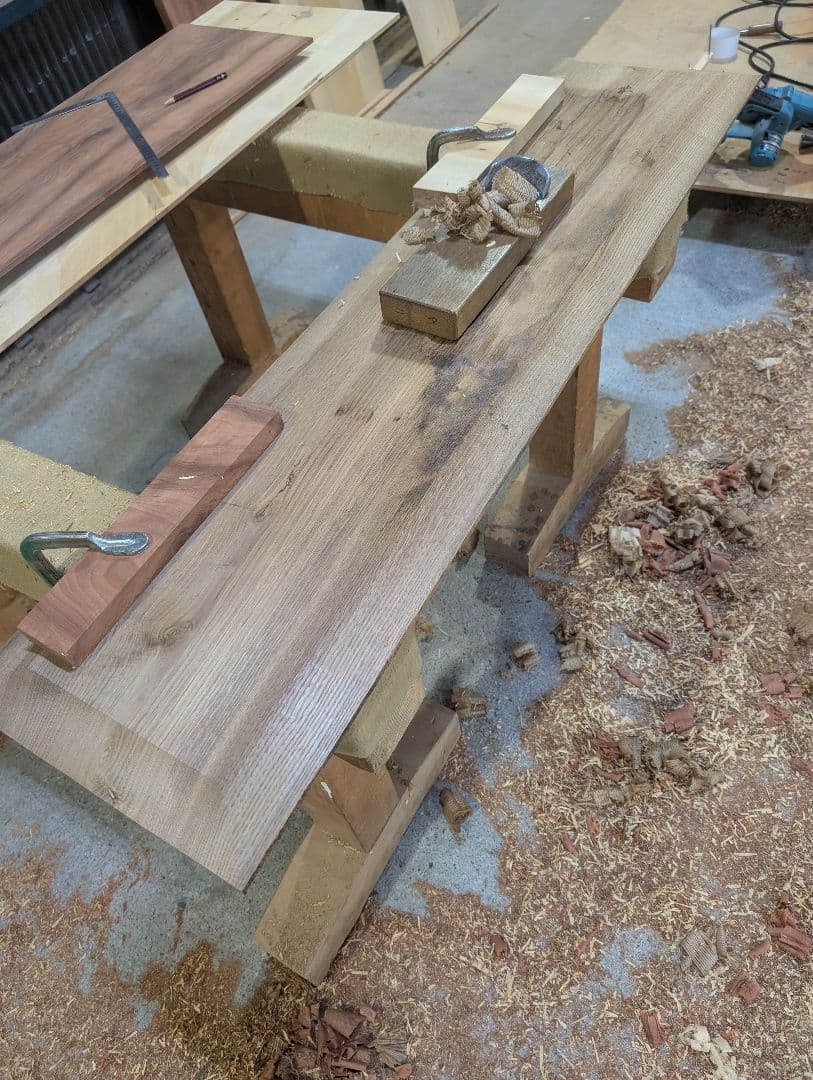 古材の栗板リノベ モダンな置台 ディスプレイスタンド