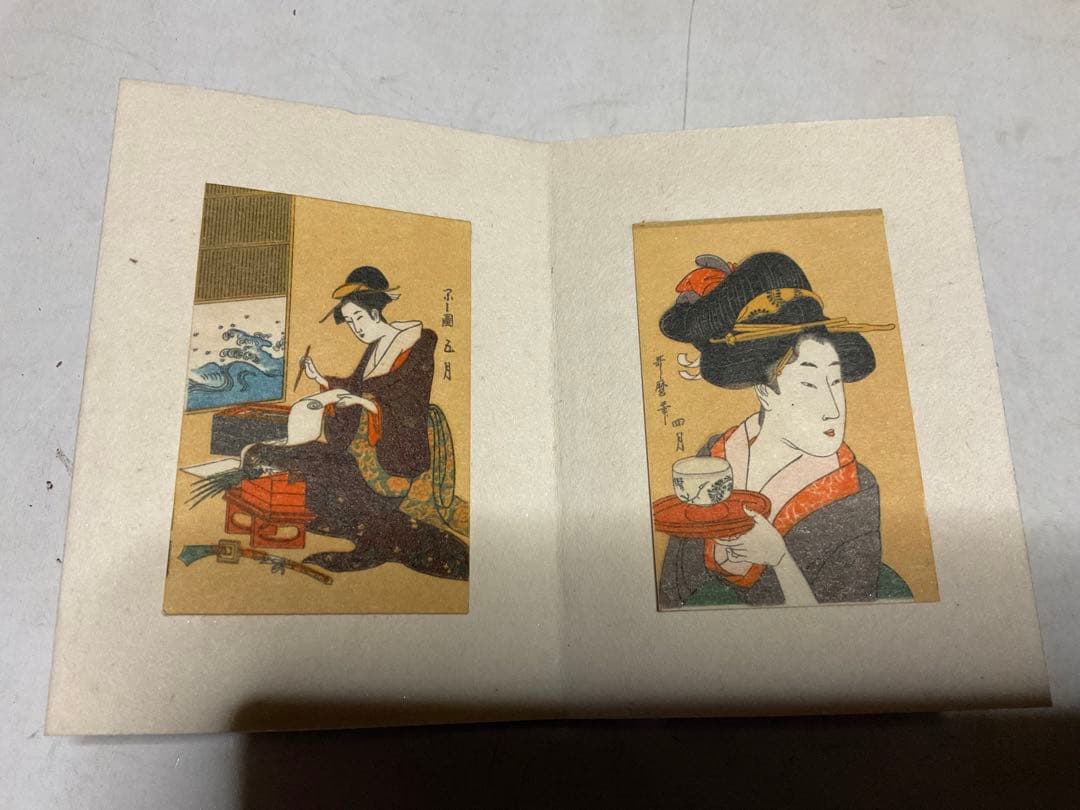 ミニ・浮世絵。8cm程の豆本。【箱付き　27枚の浮世絵　歌麿他】。