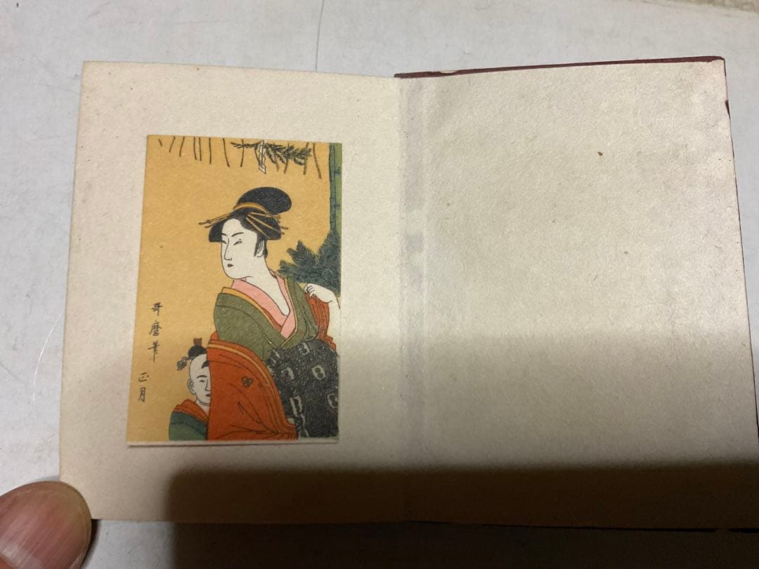 ミニ・浮世絵。8cm程の豆本。【箱付き　27枚の浮世絵　歌麿他】。
