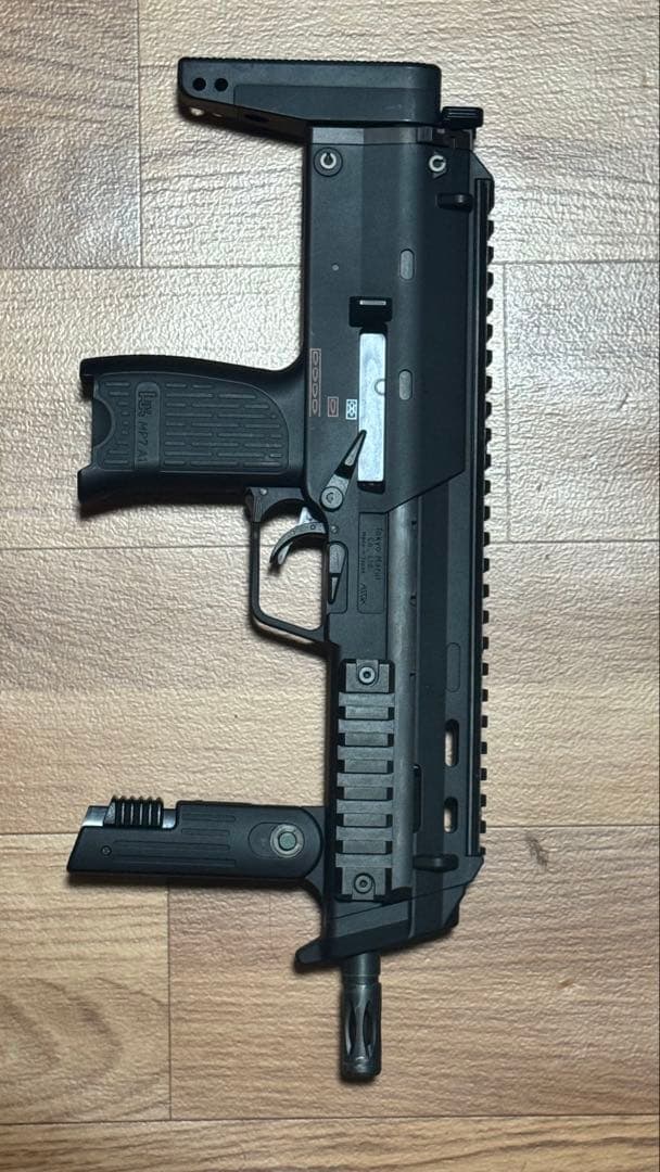 ガスブローバック 東京マルイ MP7A1 マガジン4本付き