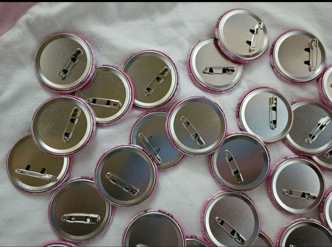 ピンズ・ピンバッジ・缶バッジ sora