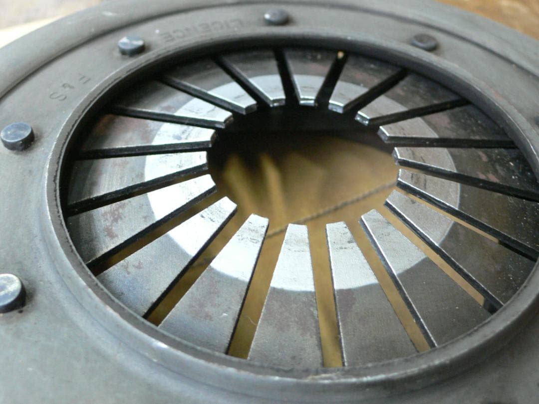 フェアレディSR311のクラッチカバー 　取り外し品