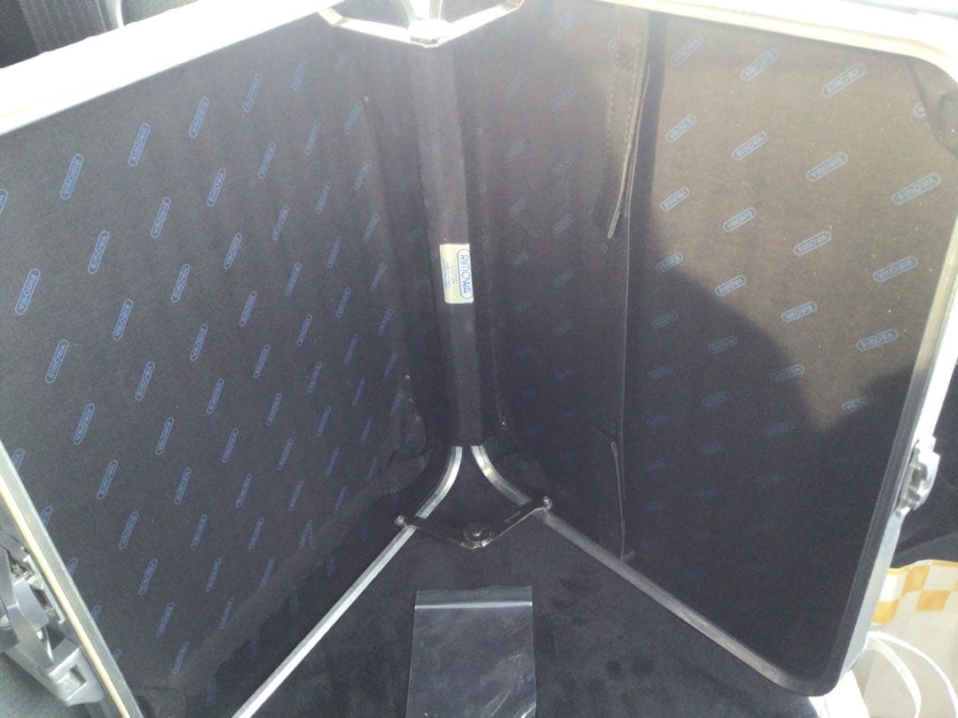 RIMOWA 廃盤　アルミビジネスケースの商品です。