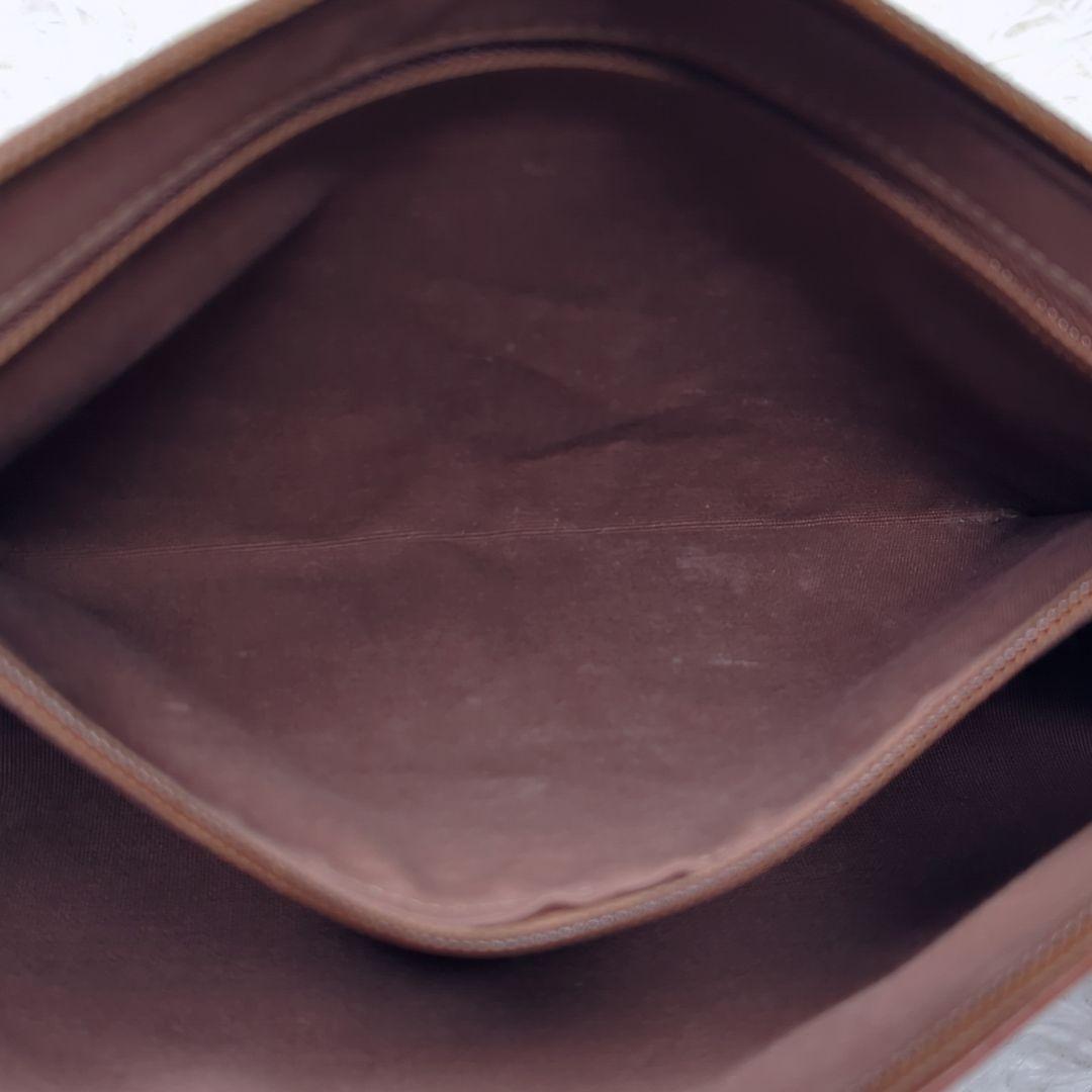 美品✨イルビゾンテ ショルダーバッグ オールレザー 茶 ロゴ型押し ロゴ金具