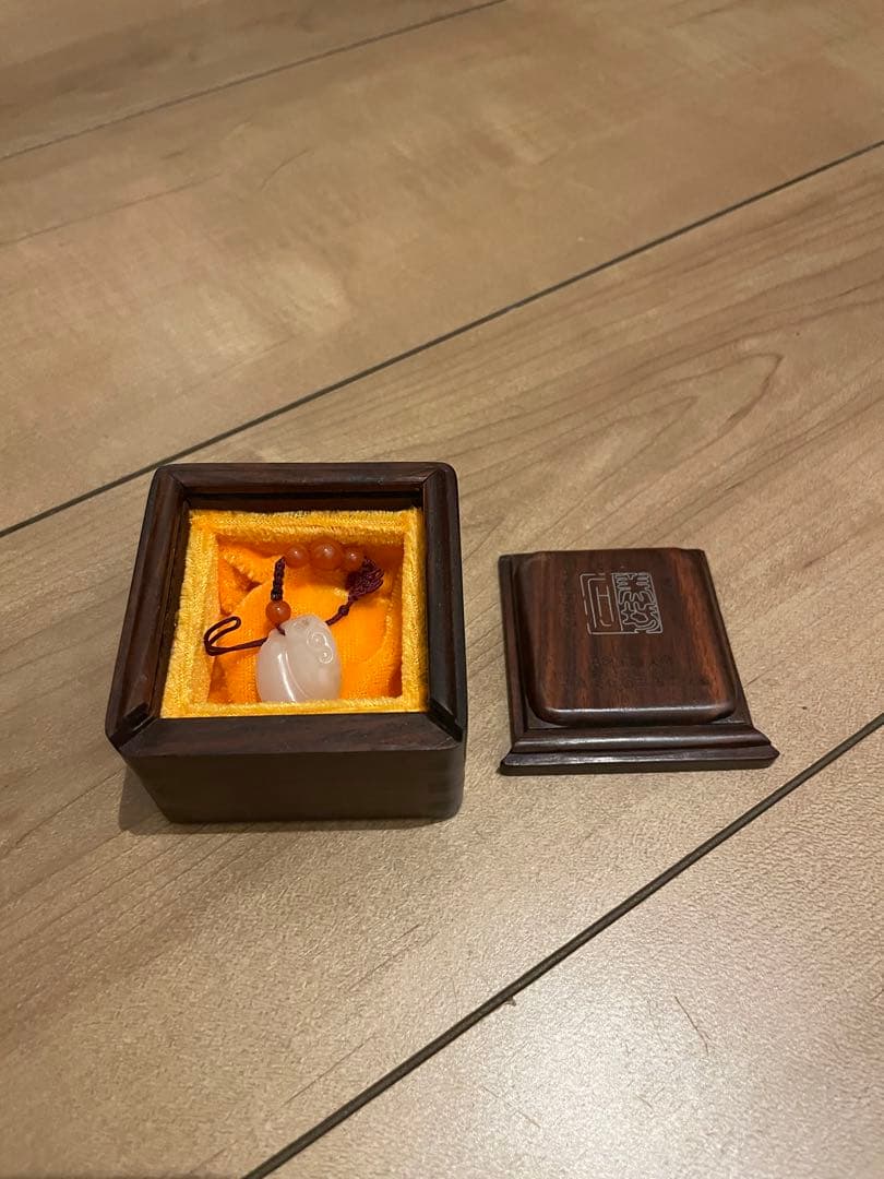 玉アクセサリー　中国　玉彫大師　蒋喜作 玉アクセサリー 中国 玉彫大師 蒋喜作