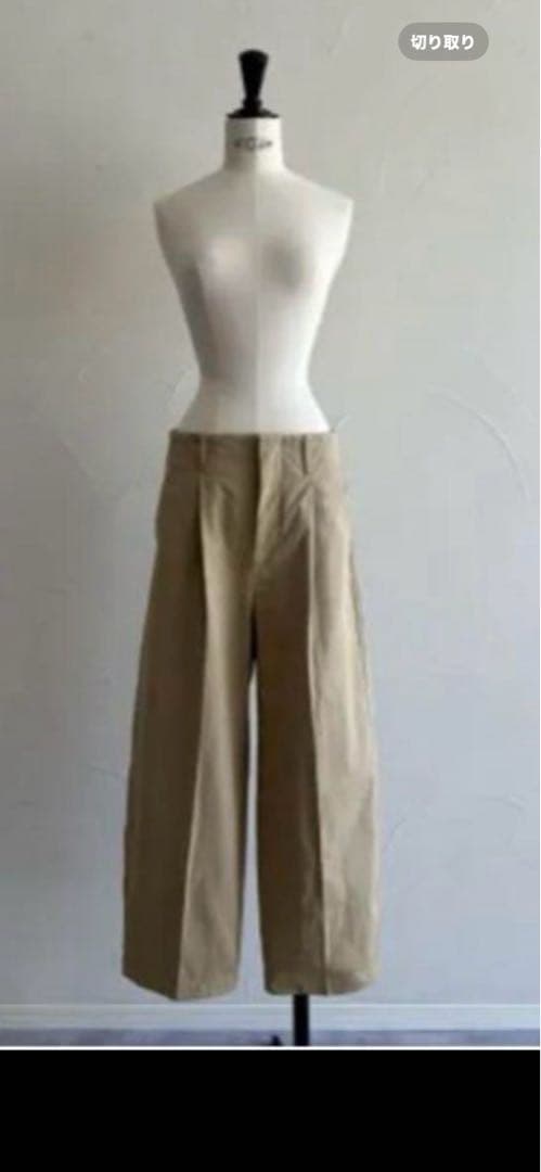 ジュライナイン　チノパン　ベージュsサイズ