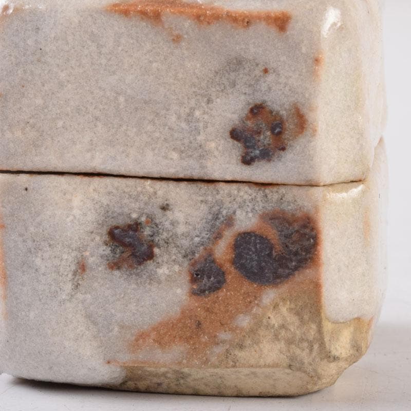 茶道具　志野焼　春恭作　花文　香合　共箱　C　8471