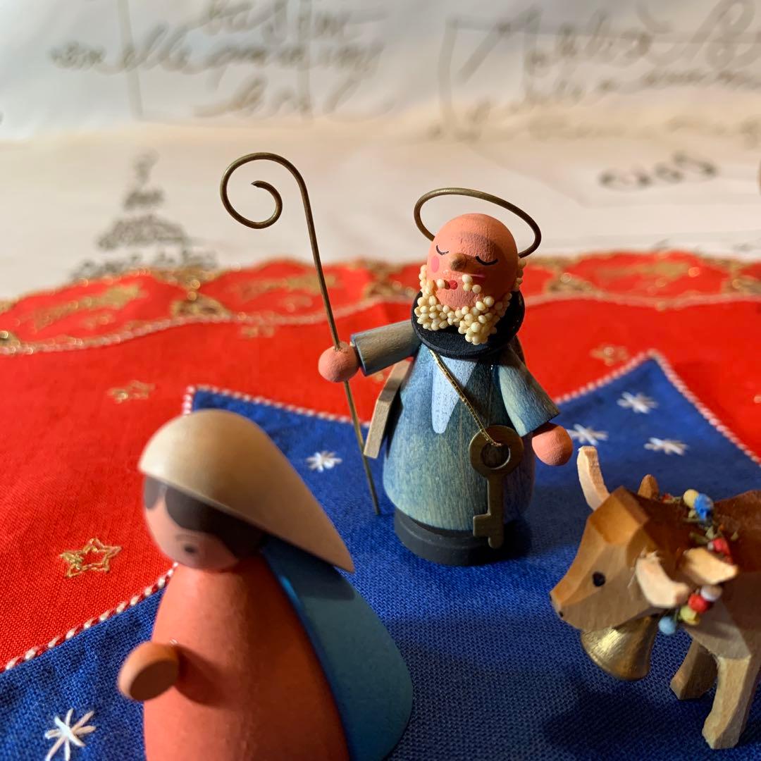 ドイツ製 木製人形 エルツ ヘニッシユ工房の聖家族と羊飼い牛さんの可愛い