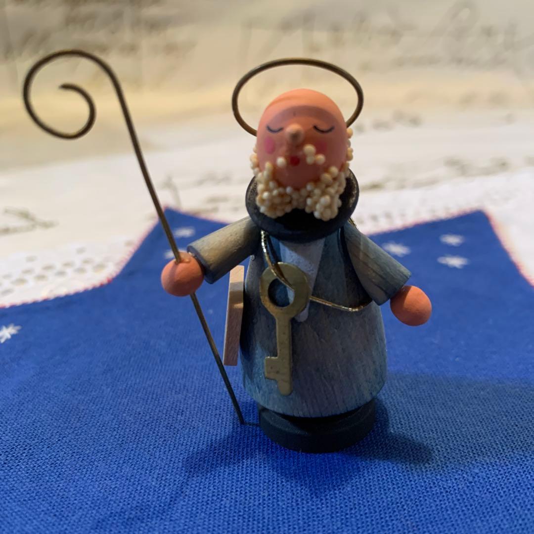 ドイツ製 木製人形 エルツ ヘニッシユ工房の聖家族と羊飼い牛さんの可愛い