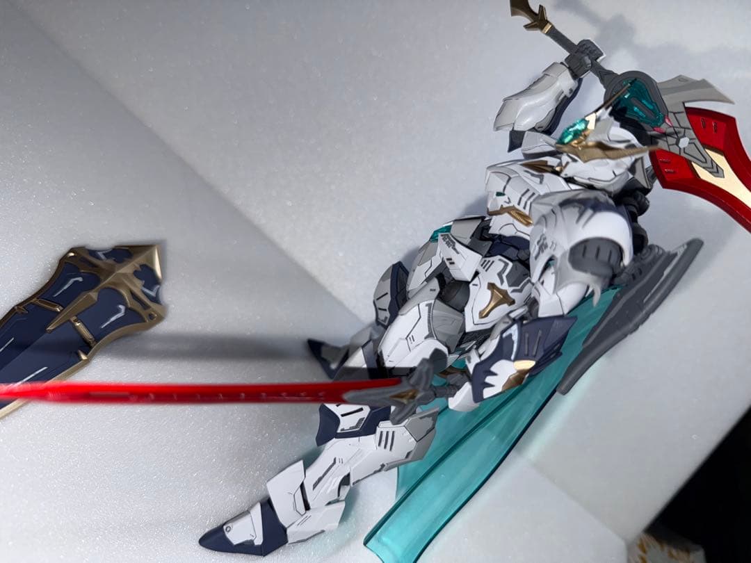 完成品　SNAA　1/144 円卓の騎士トリスタン