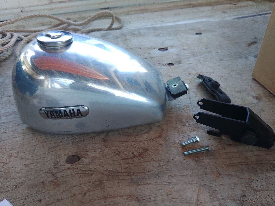 tw200 アルミピーナッツタンク　ビッグシーダー BIG CEDAR ビッグシーダー ロングピーナッツアルミタンク＆シート