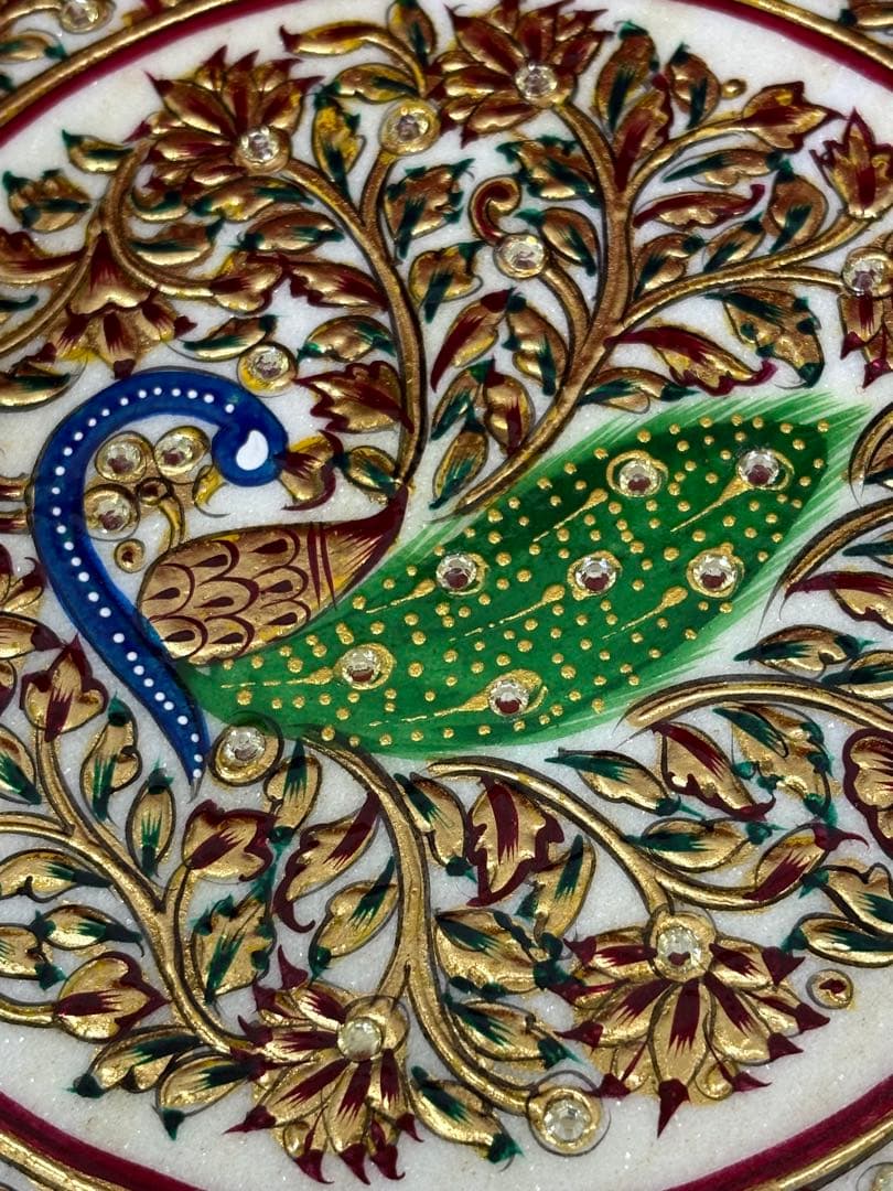 孔雀デザインの装飾皿　インド　india 大理石　金細工　美術　芸術　伝統工芸