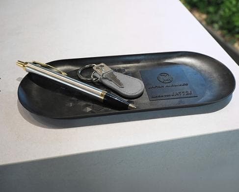 激レア新品】JAL 777 CFRPマルチトレー 退役 JA772J【匿名】 - メルカリ