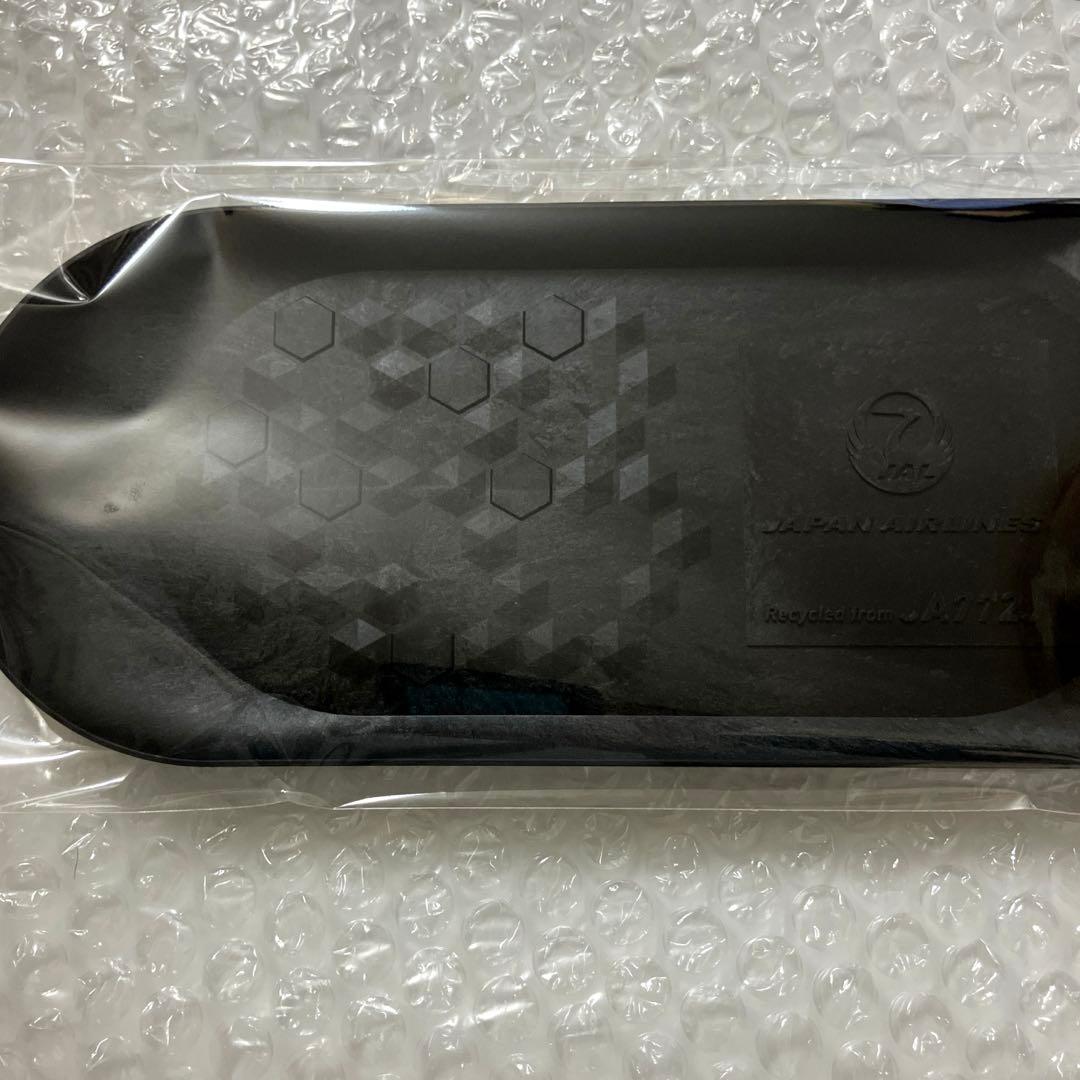 激レア新品】JAL 777 CFRPマルチトレー 退役 JA772J【匿名】 - メルカリ