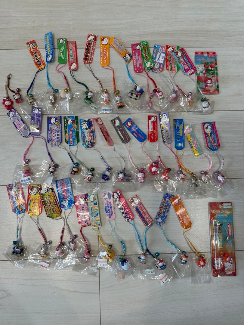 ハローキティ　ご当地根付け　ストラップ　149点