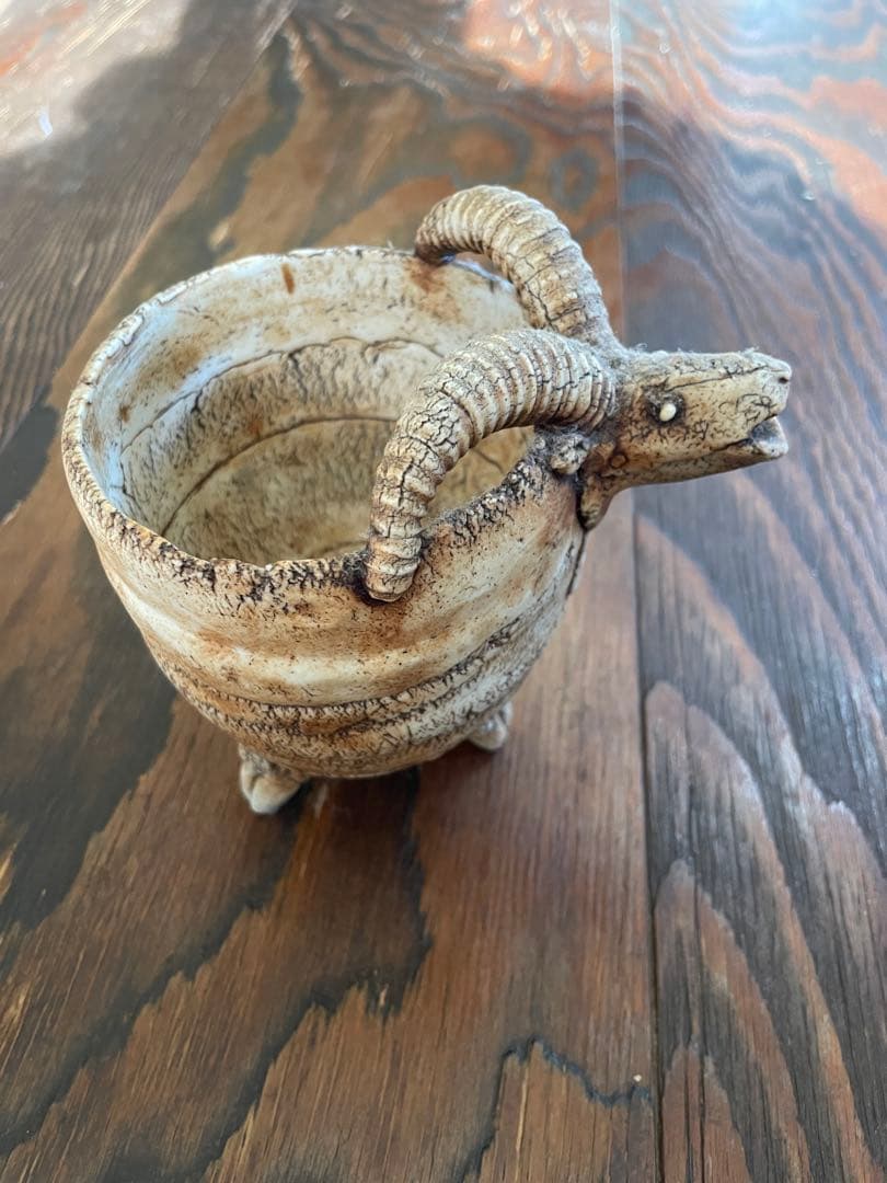 山羊の頭の陶器ボウル