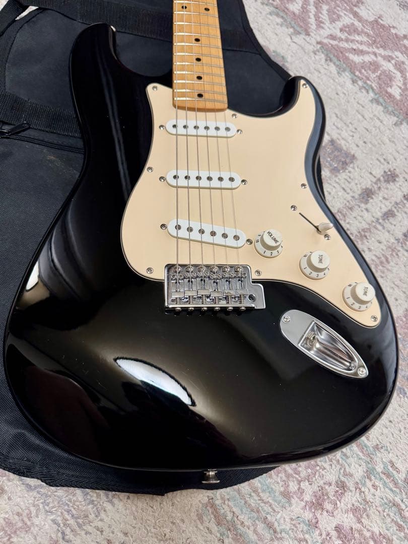 Squier by Fender スクワイヤーのストラト 黒色 メイプルネック
