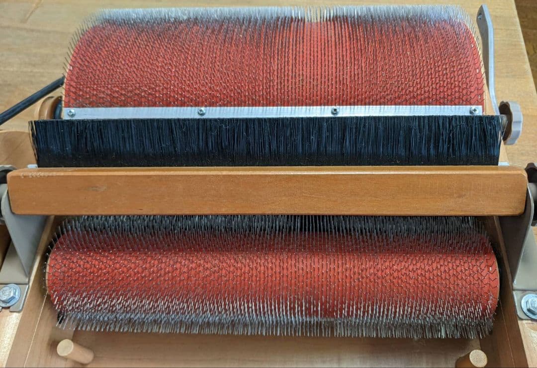 アシュフォード　ワイドドラムカーダー（木製、手廻し、2段階スピード調整）