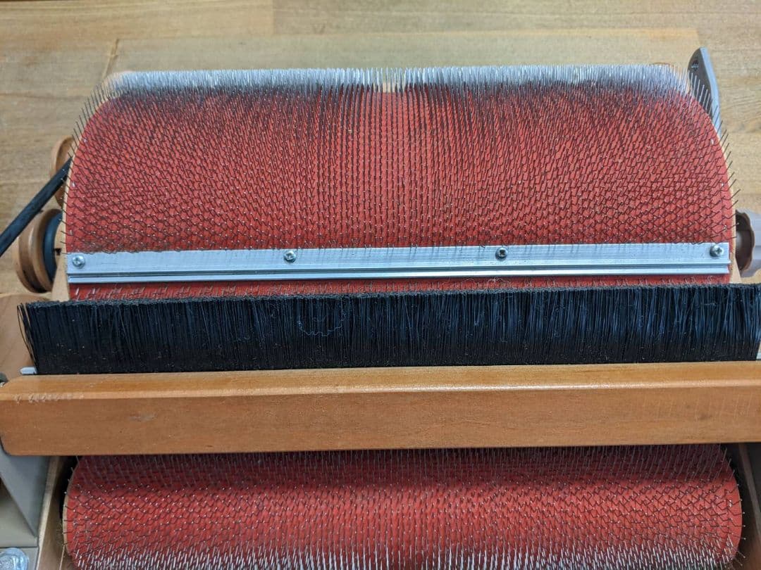 アシュフォード　ワイドドラムカーダー（木製、手廻し、2段階スピード調整）