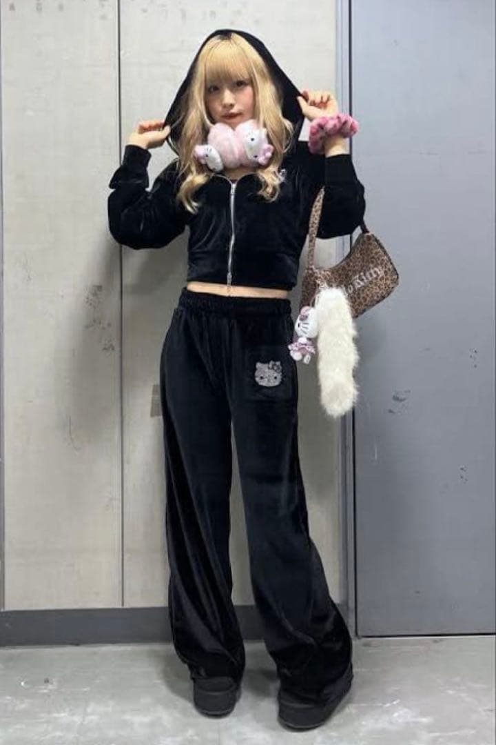 未使用　WEGO ハローキティ ベロア セットアップ ブラック