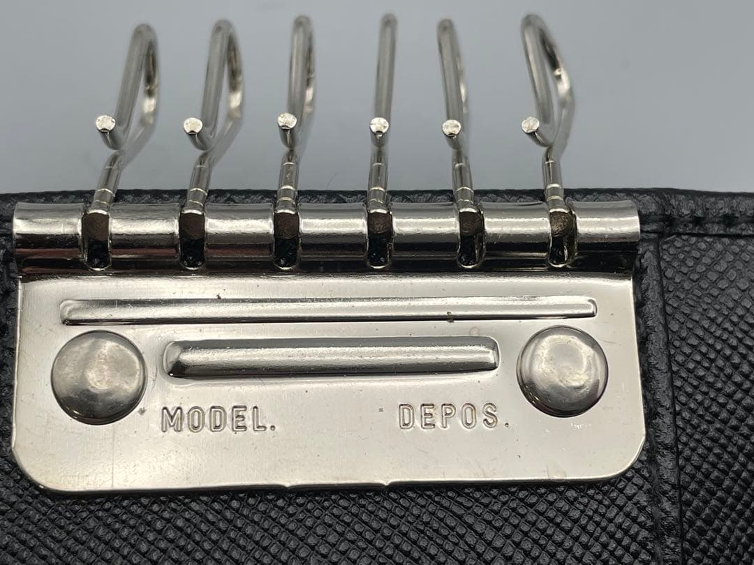 極美品】 箱付き プラダ 6連キーケース 男女兼用 ブラック