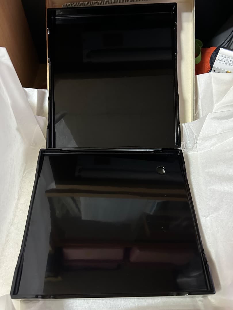 会津塗、堅地家具師、加藤邦吉の大極上、惣黒の重箱 金色の花模箱付き