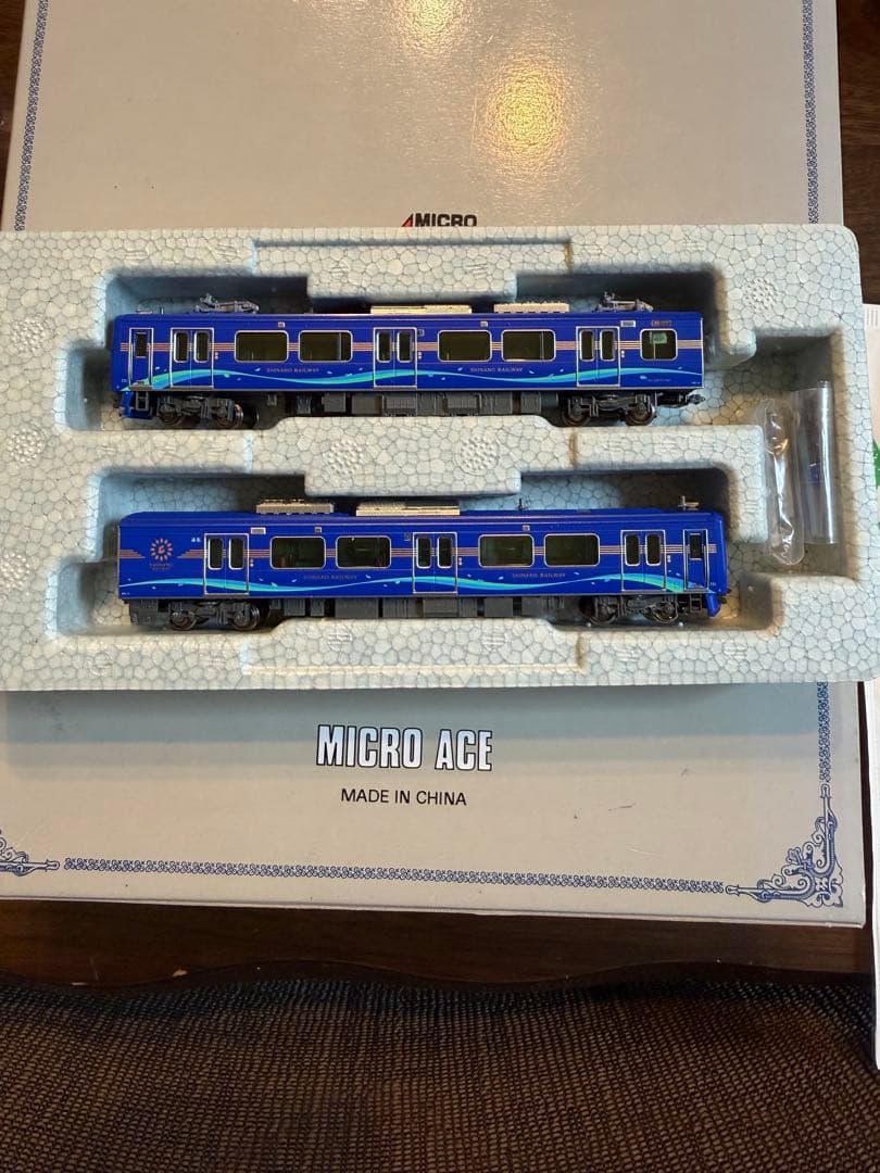 う*こ様 【室内灯有】しなの鉄道　SR1系100番台〈軽井沢リゾートタイプ〉　2