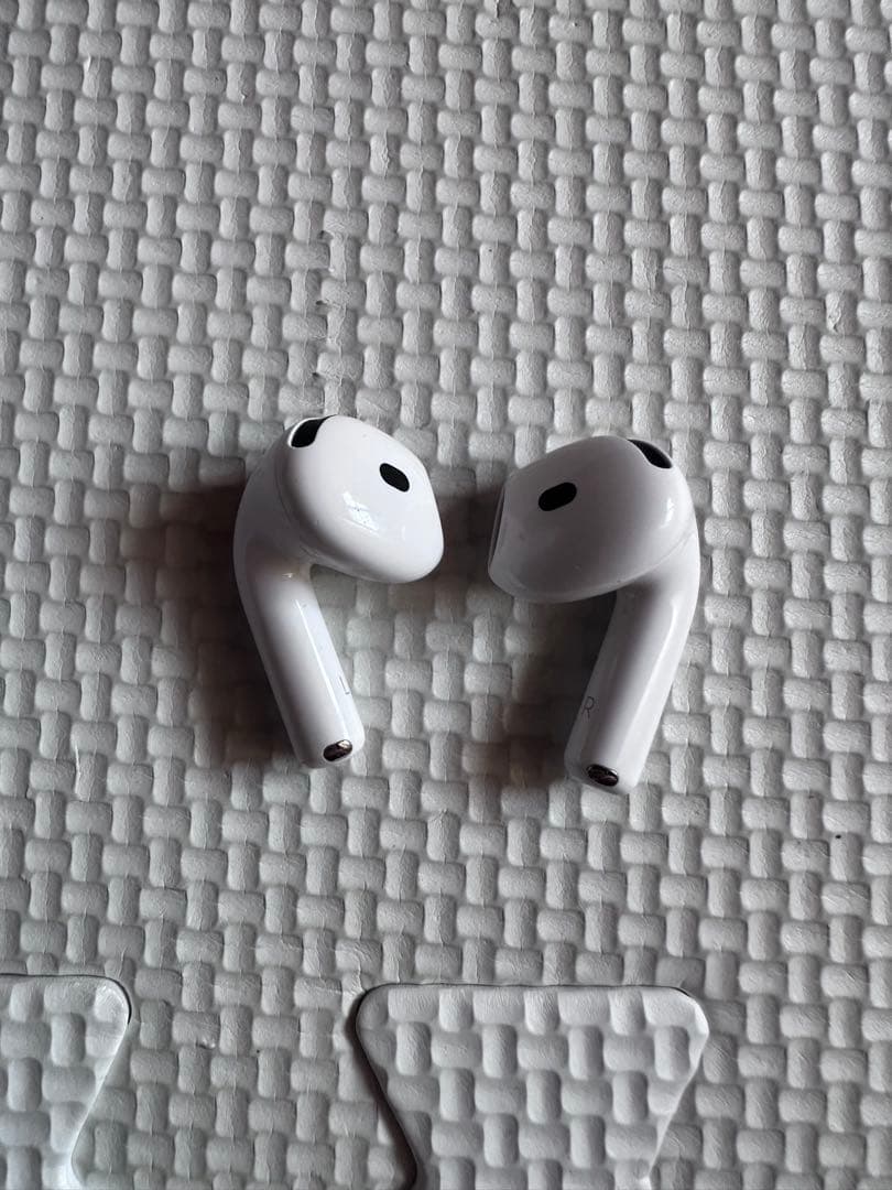 AirPods4 ノイズキャンセリング搭載なし AirPods4 ノイズキャンセル