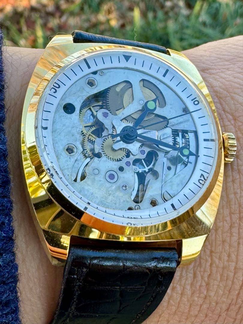 ジャンピングアワー搭載　 機械式自動巻き腕時計