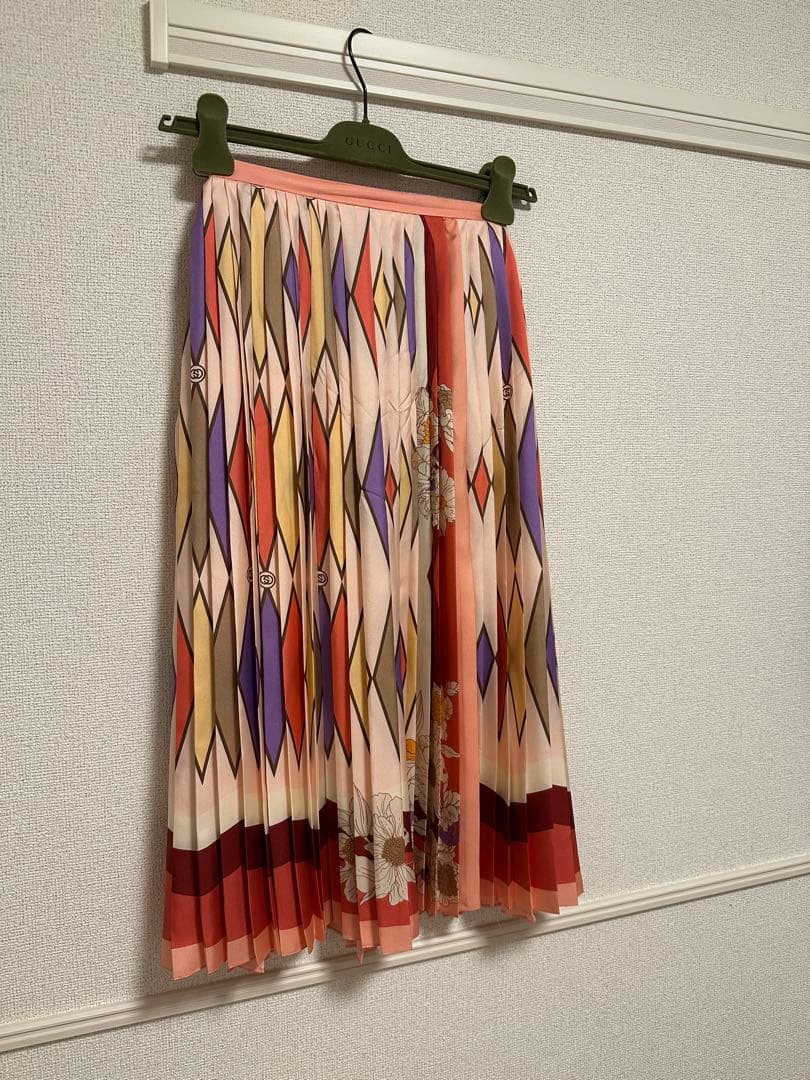 ゆ*ん様 GUCCI イタリア製　シルク プリーツスカート