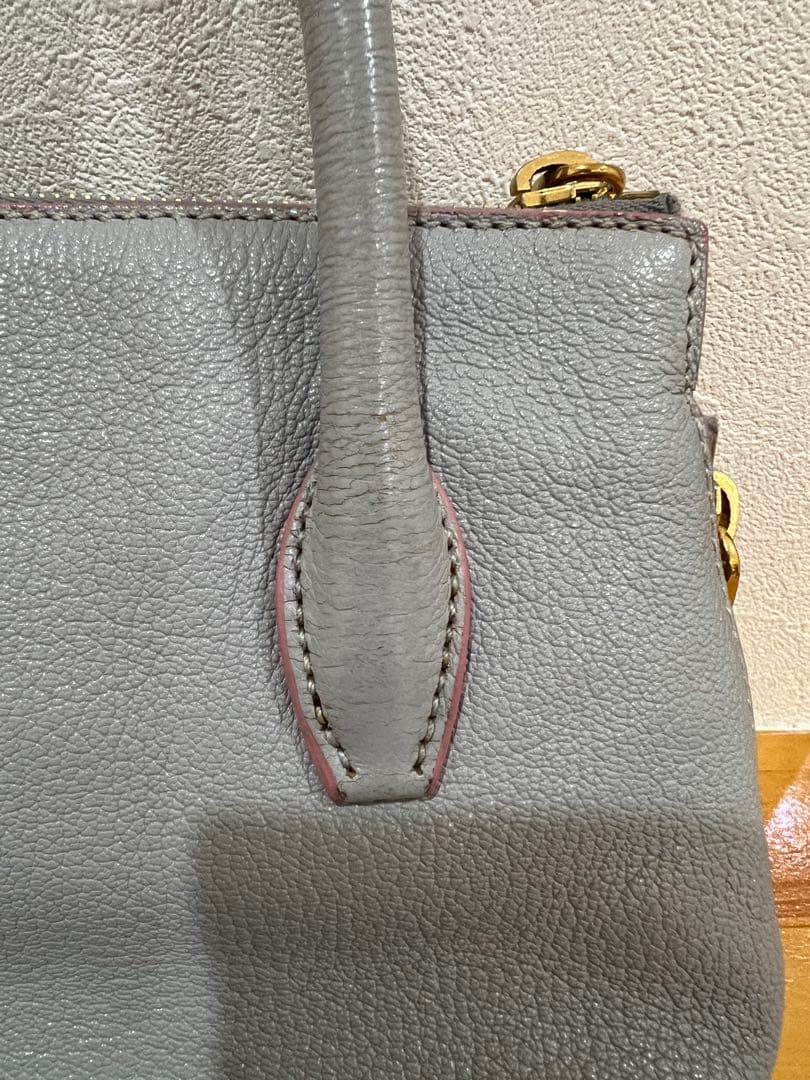 MIU MIU グレー レザー ハンドバッグ