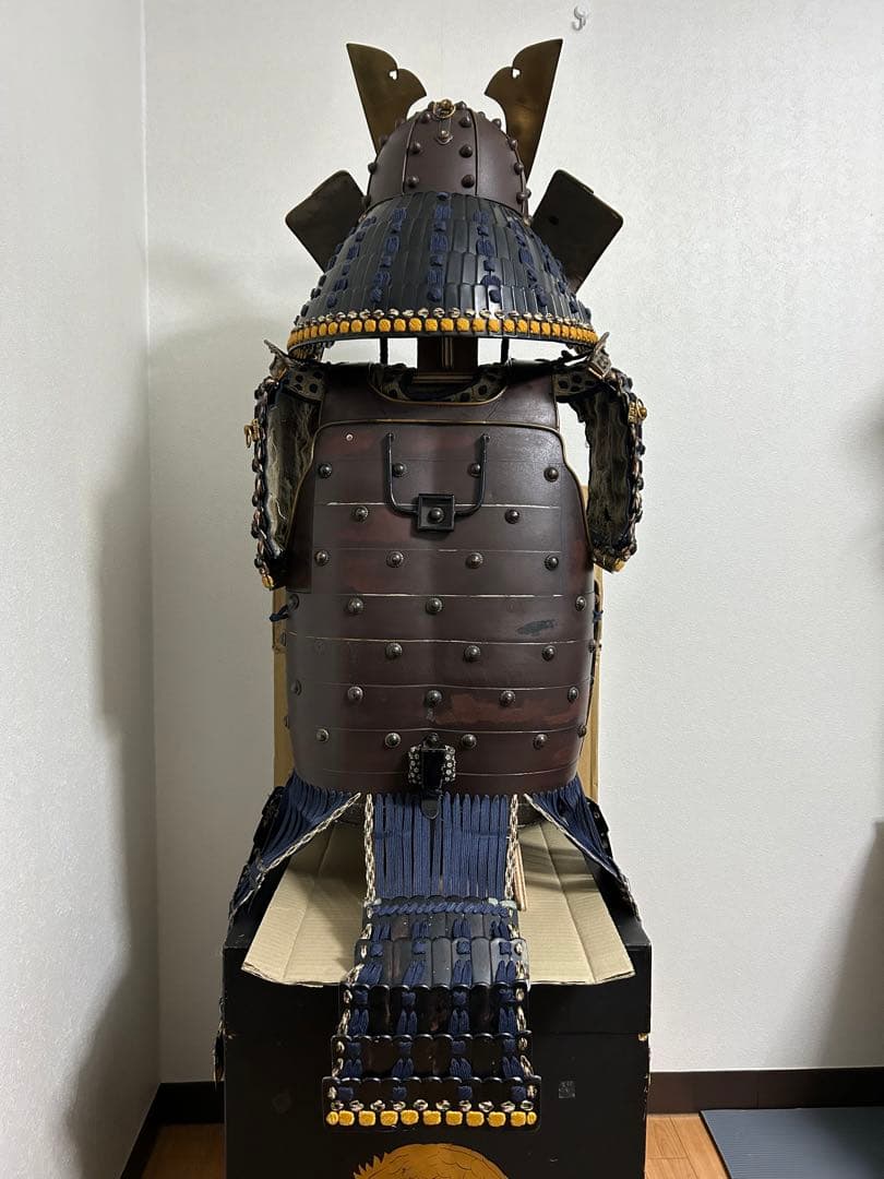 甲冑工房丸武製　紺糸威鉄錆笠鋲二枚胴具足　等身大