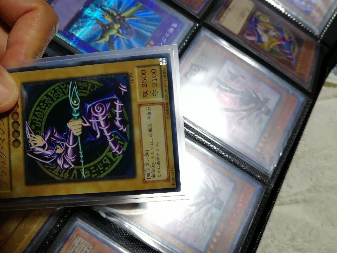 良品　ブラックマジシャン　レリーフ②