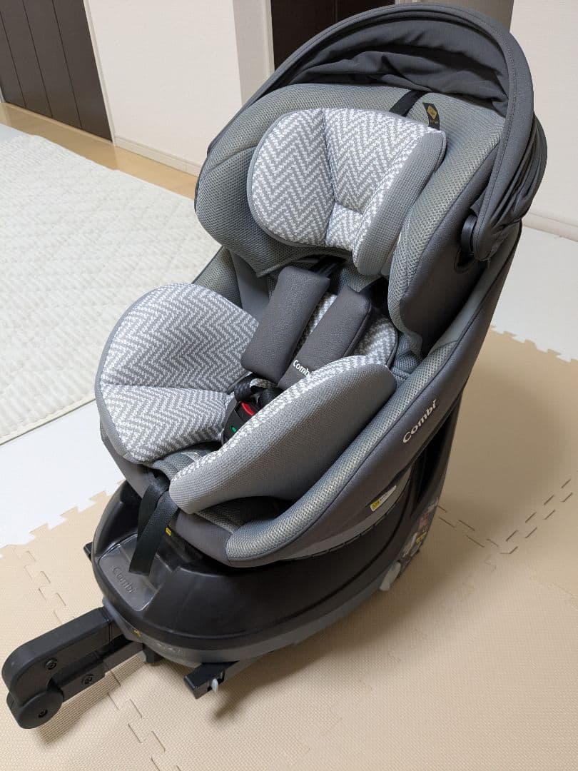 Combi 回転式チャイルドシート グレー