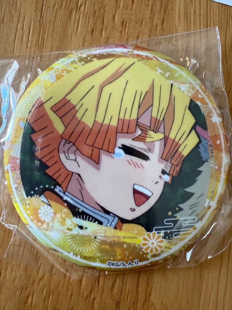 鬼滅の刃 グリッター 缶バッジ 我妻善逸 - メルカリ