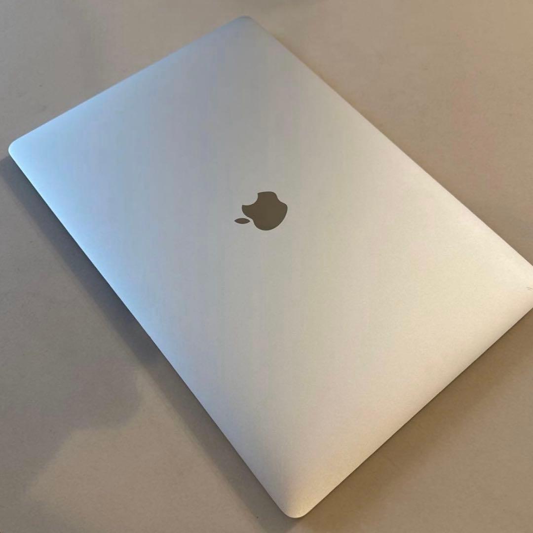 MacBook Pro 15インチ 2018 256GB 箱・充電器付き MacBook Pro 15インチ 2018 256GB 箱・充電器付き Amazon.co.jp