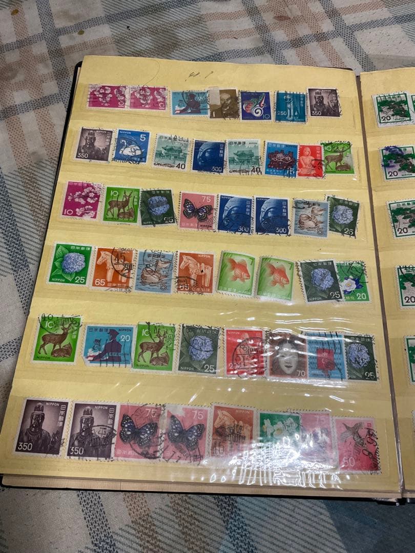 使用済み切手／日本と外国の混合 アルバムにビッシリシリーズ1。【昭和