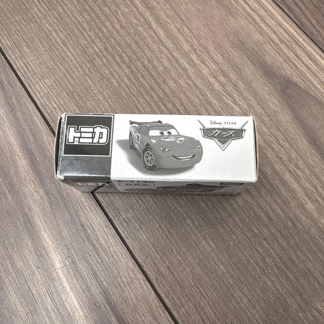 新品未使用　カーズトミカ　非売品　ライトニングマックィーン　アイスレーサータイプ