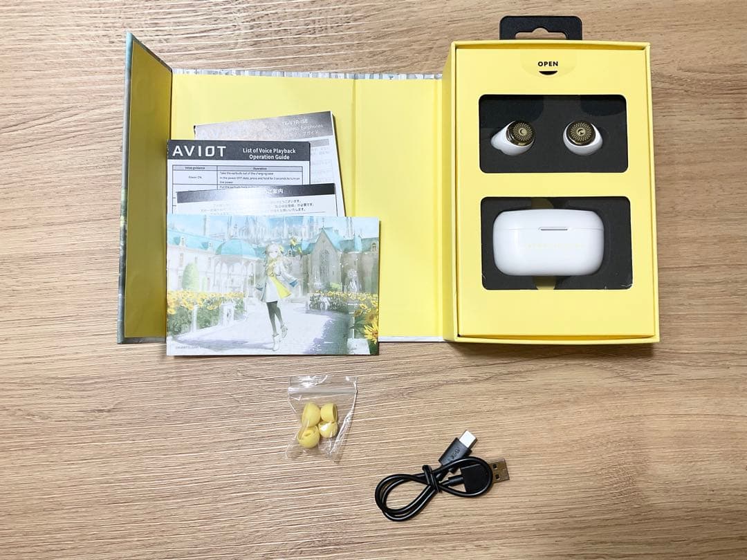 ヰ世界情緒 AVIOT×ヰ世界情緒 ボイス入り ワイヤレスイヤホン AVIOT、「ヰ世界情緒」の声にあわせてチューニングした完全ワイヤレス